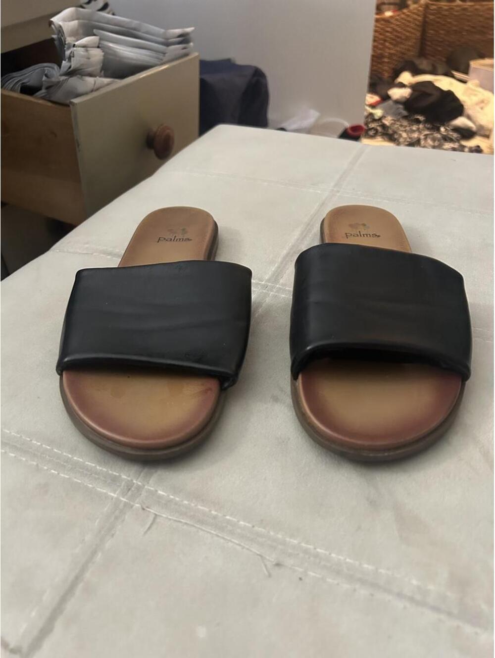 Palms black leather slides